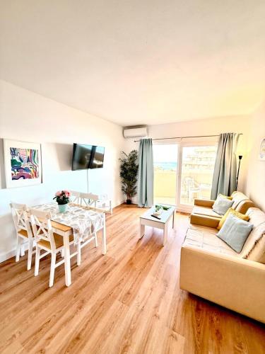 Charming Apartment in Benalbeach with Garden and Sea View