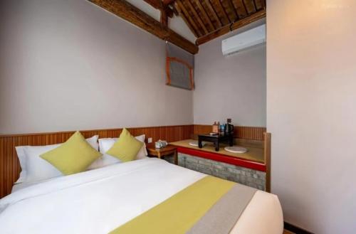 Ένα ή περισσότερα κρεβάτια σε δωμάτιο στο Peking Courtyard Qianmen