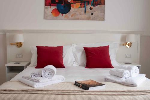 a bed with towels and books on top of it at Hotel Canada in Florence