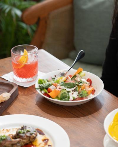 Jídlo v hotelu nebo okolí