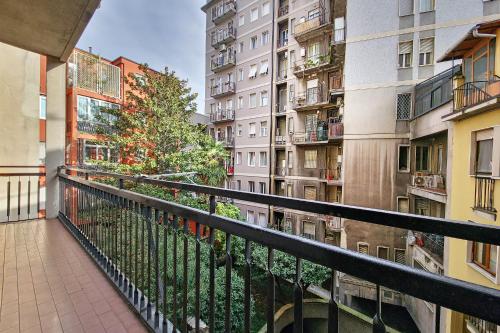 Santa Sofia M4 Chic Apartment - Milan Center