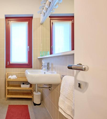 a bathroom with a sink and a mirror at Casa Mora in Cerro Lago Maggiore