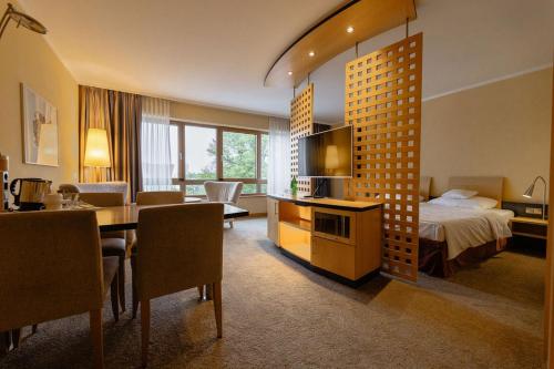 Postel nebo postele na pokoji v ubytování Hotel Remarque