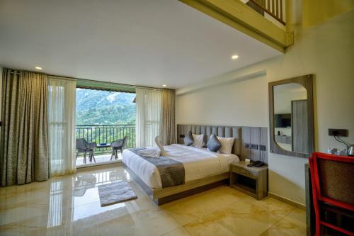 Ένα ή περισσότερα κρεβάτια σε δωμάτιο στο Misty Dale Luxury Resort & Spa