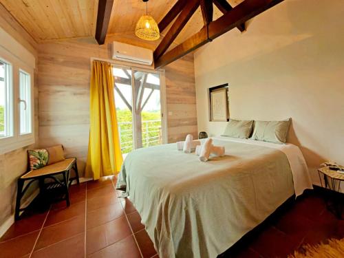 En eller flere senge i et værelse på Charming Stone Villa with Hot Pool by Hostiva