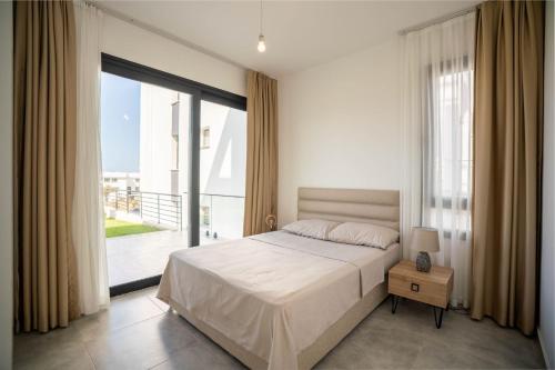 Ένα ή περισσότερα κρεβάτια σε δωμάτιο στο Lanai Homes Cyprus MUP