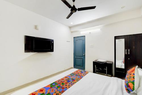 TV a/nebo společenská místnost v ubytování FabHotel RK Grand