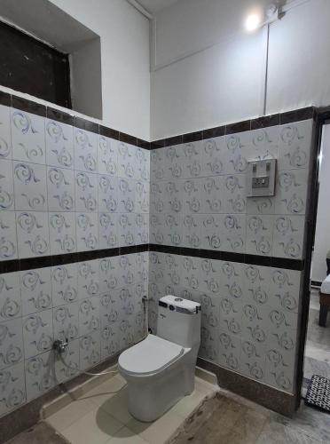 a bathroom with a toilet in a room at Jawai Rock Resort in Jawāi Bāndh