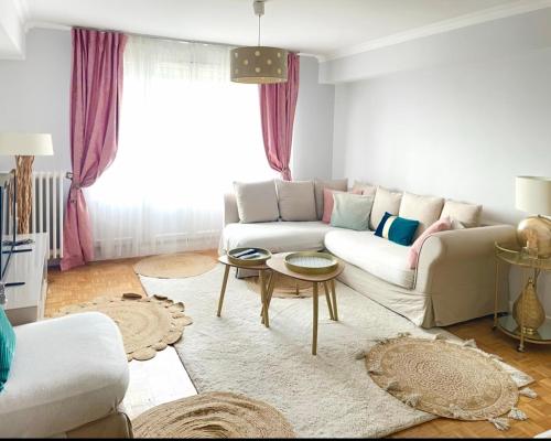 7 Guests, couchages- parking inclus- proche métro at door- 8min Paris