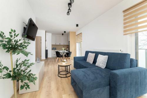 Foto Modern Apartment with Parking and Balcony near the City Center by Noclegi Renters