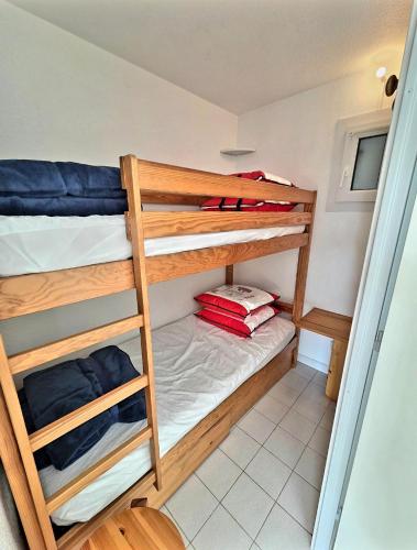 Joli T2 plus cabine a deux pas de l'île des loisirs et des commerces pour 5 a 6 personnes