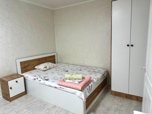 Postel nebo postele na pokoji v ubytování Апартаменты на Ахметова 6