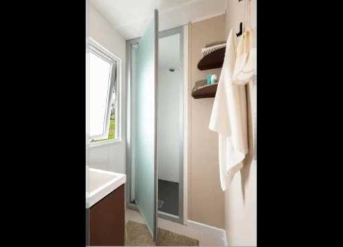 Ванная комната в Camping 4 étoiles - Piscine - ccbahea