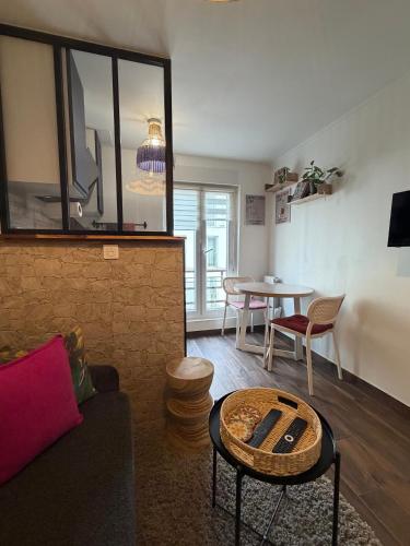 20 sqm appartment with bedroom near Montmartre