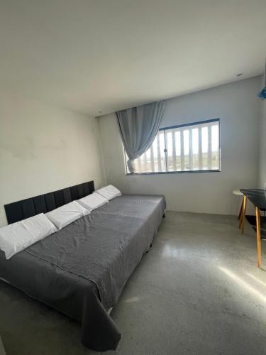 En eller flere senge i et værelse på mansaobarra Linda casa na Atalaia Nova