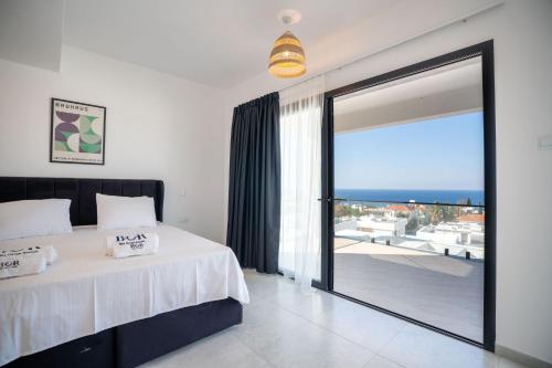 Ένα ή περισσότερα κρεβάτια σε δωμάτιο στο Blue Sunset Esentepe MUP