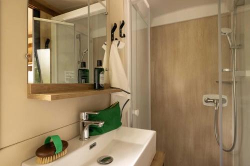 Phòng tắm tại Camping - Piscine - ccaffdc