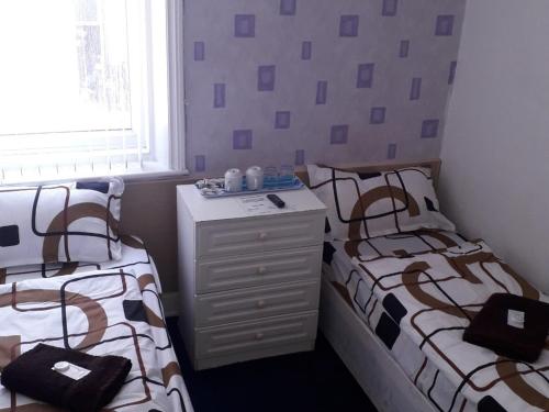 Ένα ή περισσότερα κρεβάτια σε δωμάτιο στο Belroy Hotel