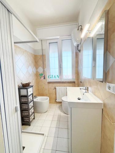 a bathroom with a sink and a toilet and a tub at Casabianca in San Vincenzo