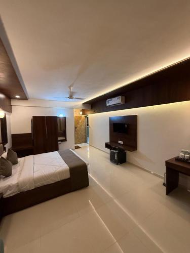 TV a/nebo společenská místnost v ubytování High Five Hotels