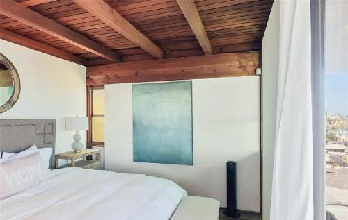 Ένα ή περισσότερα κρεβάτια σε δωμάτιο στο Oceanfront Six-Bedroom Estate With Expansive Coast-to-Coast Views