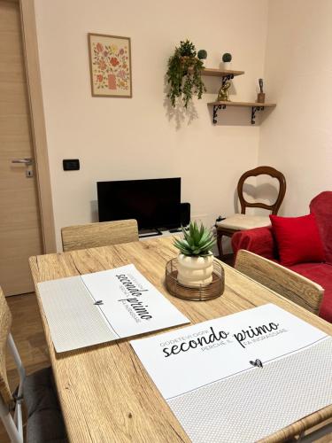 a dining room table with a sign on it at LOFT EMILIA a Castel Bolognese self check-in in Castel Bolognese