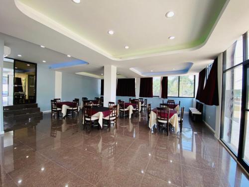 O zonă de relaxare la The Alexandria Marquis Hotel and Resort