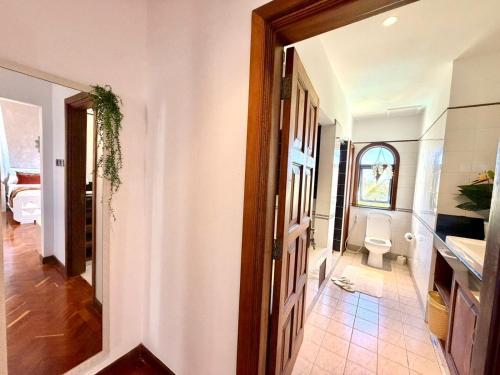 Ένα μπάνιο στο Libra Holiday Suites