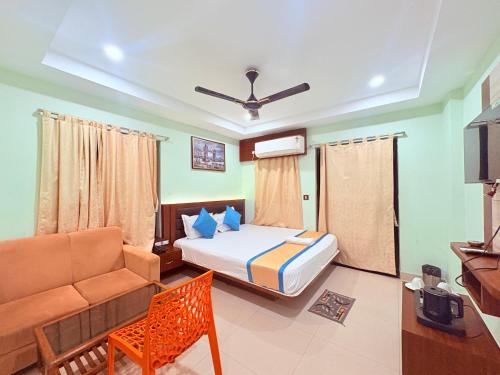 Postel nebo postele na pokoji v ubytování Bong Prince Near The New Digha Sea Beach