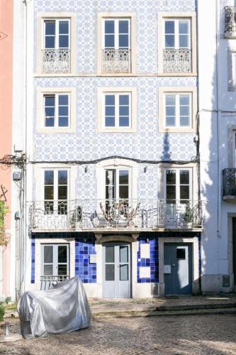 Lisbon beautiful small penthouse with air conditioner!
