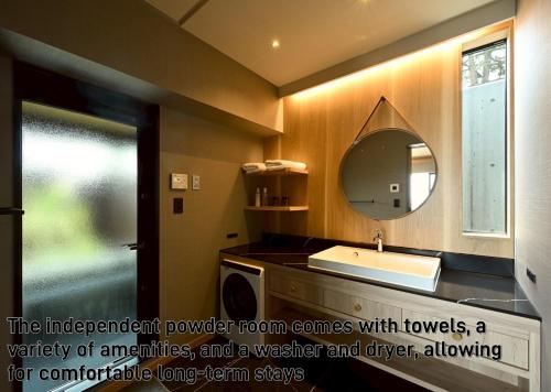 a bathroom with a sink and a mirror at 汐汲浜シーサイドヴィラ浜つづり in Miyazu