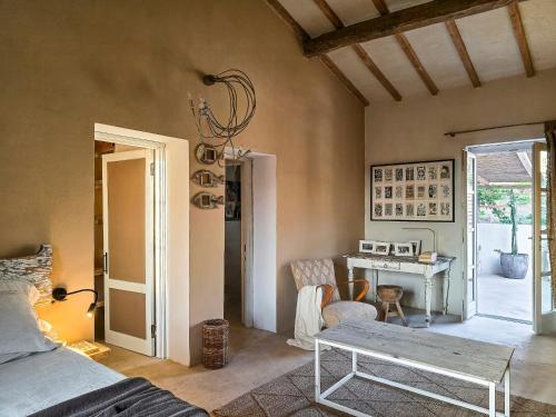 Et opholdsområde på House With Pergola And Stunning Sunset On Elba