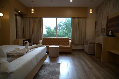 Imagen de la galería de Hotel Sonali Golden Palace, en Jāmb