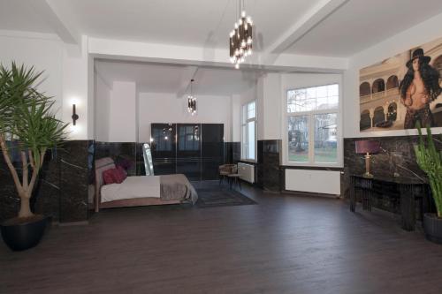 Ένα ή περισσότερα κρεβάτια σε δωμάτιο στο White House Meerane - First Floor Loft