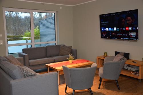 Μια τηλεόραση ή/και κέντρο ψυχαγωγίας στο Lena