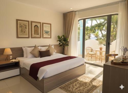 Un pat sau paturi într-o cameră la Homestay Santoni Mũi Né