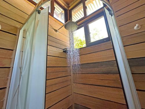 Φωτογραφία από το άλμπουμ του Negril Huts Enchantment - Cottages in trees with AC, ocean views, pool, Sea access στο Νεγκρίλ