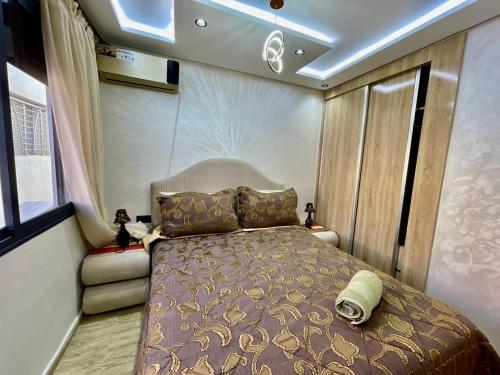 Ένα ή περισσότερα κρεβάτια σε δωμάτιο στο Appartement près du stade, Idéal pour les fans de football 10 min