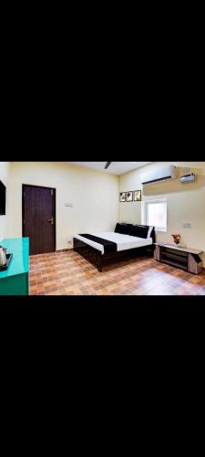 a large bedroom with a bed and a table at Hotel RR palace iyyapanthangal near Ramachandra hospital in Chennai
