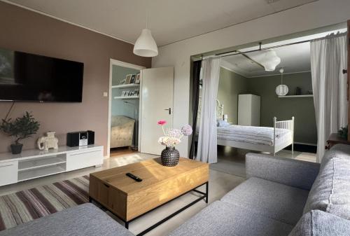 Ένα ή περισσότερα κρεβάτια σε δωμάτιο στο The Clinic apartment