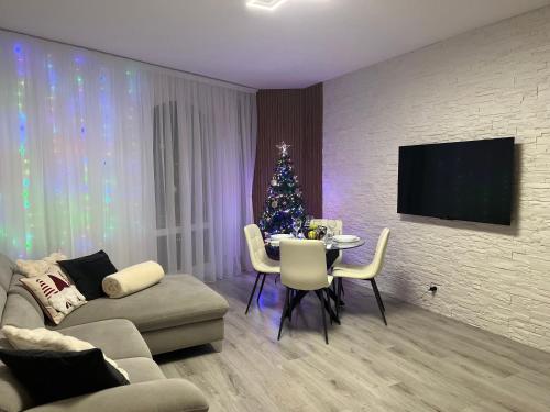 Et tv og/eller underholdning på Garden Lake Apartment