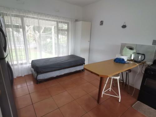 Η κουζίνα ή μικρή κουζίνα στο Sea shells self catering