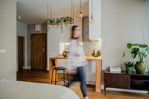 Ένα ή περισσότερα κρεβάτια σε δωμάτιο στο Zegrze Lake Apartament MORO z miejscem postojowym