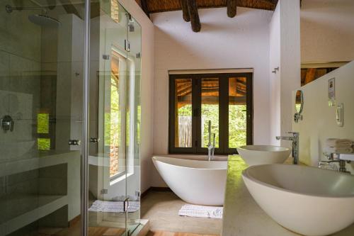 Ένα μπάνιο στο Thaba Lodge Black Rhino Pilanesberg