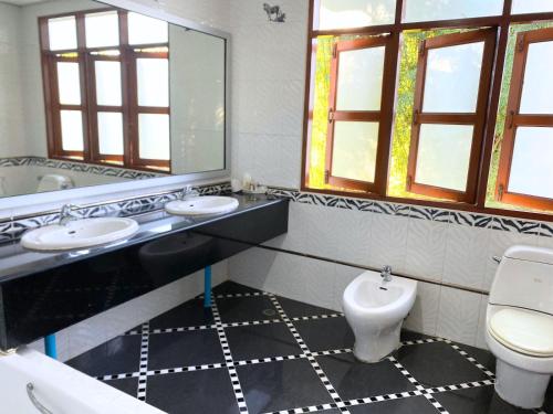 Ένα μπάνιο στο Golden Cupids Hotel