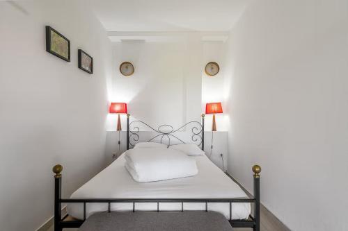 Кровать или кровати в номере Casa das Pipas Palmela #5