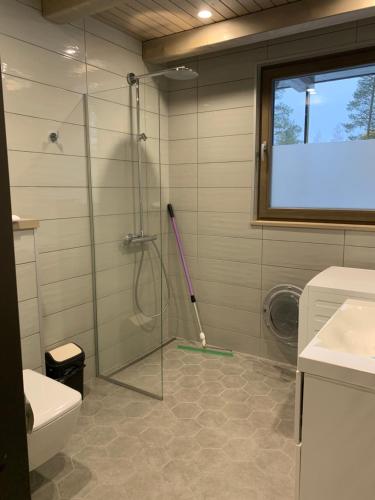 Et badeværelse på Naava Chalet lomahuoneistot