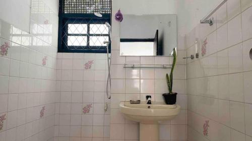 a bathroom with a sink and a mirror and a toilet at The Colombo House in Battaramulla