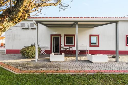 a white house with a red and white facade at Casa das Pipas Palmela #3 in Pinhal Novo