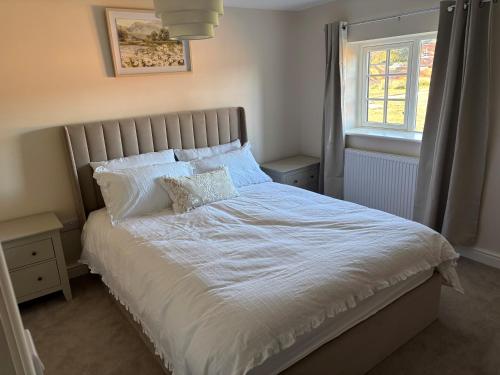 En eller flere senge i et værelse på Patience Cottage, an old bothy cottage